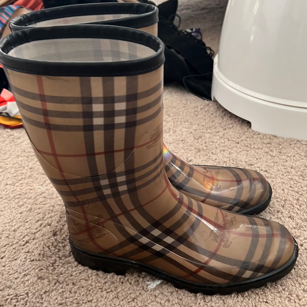 Short Burberry rain boots